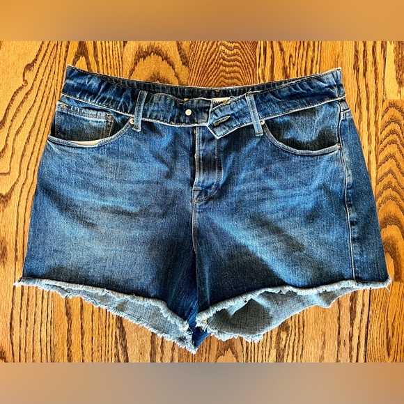 NWOT- Good American The Cut Off Fold Over Waist Jean Shorts- Size 32/14 - Picture 6 of 9